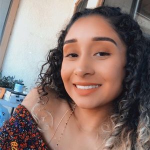 Meet your Posher, Adriana